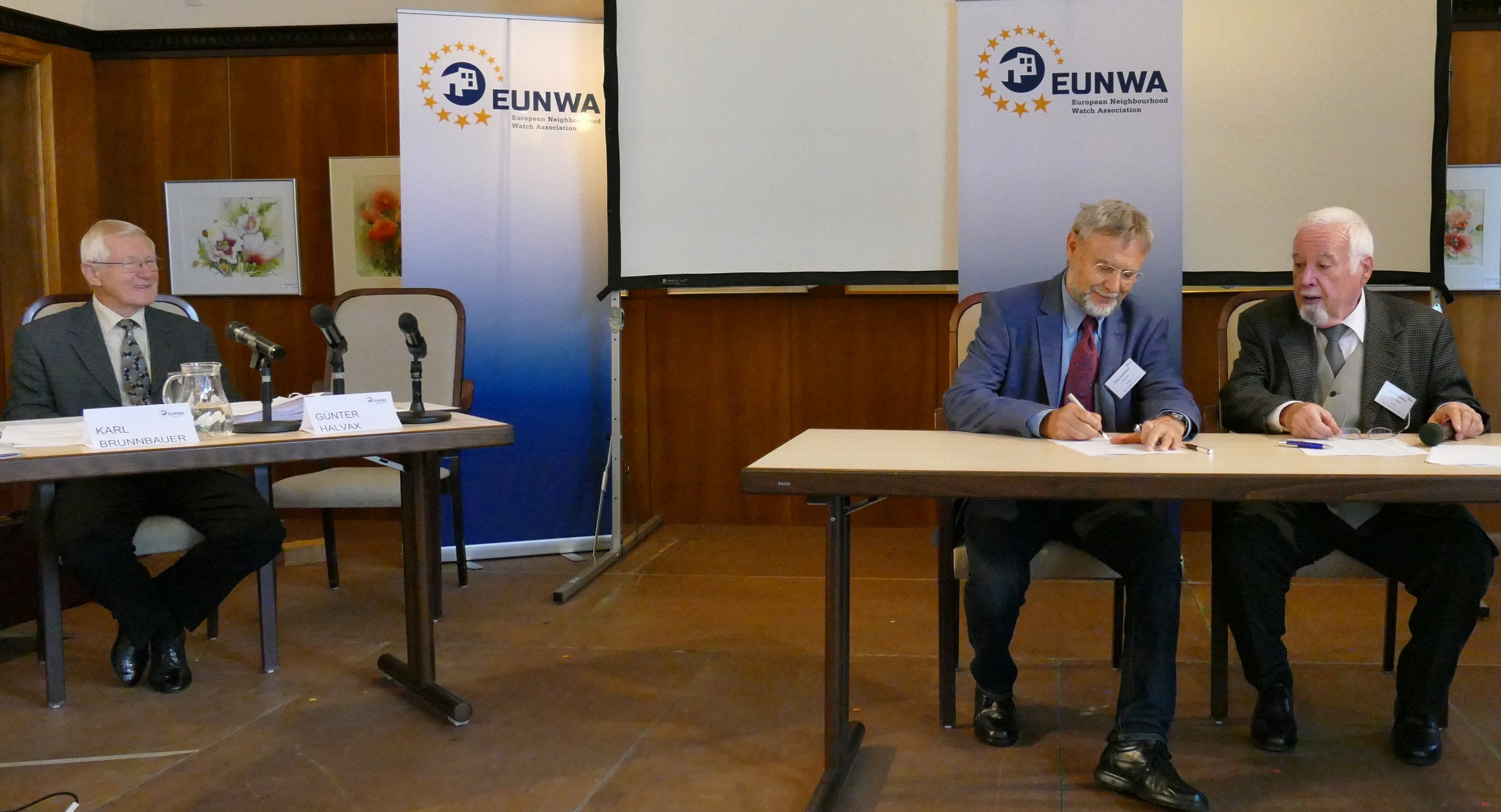 Peter Komposch signs for safercities Austria.jpg